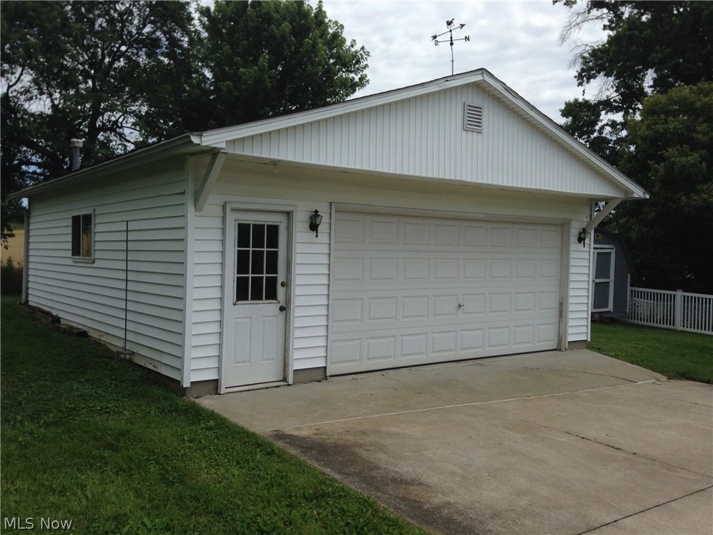 24' x 25' Detached 2+ Car Man Cave.  It has 100amp electric and gas.  You can live in here.