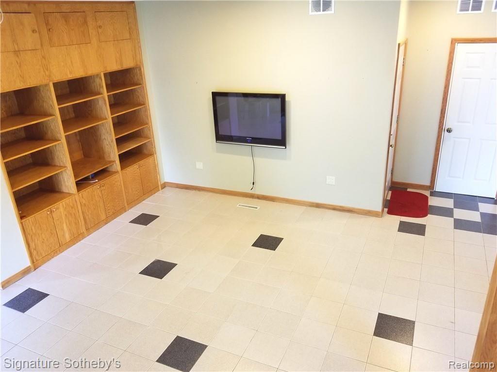 2075 Alfred Drive Troy, MI 48085 - Photo 16 of 25