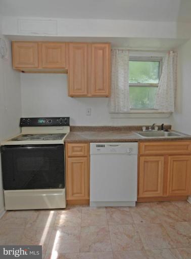 2018 Rittenhouse Street Hyattsville, MD 20782 - Photo 2 of 9 Kitchen