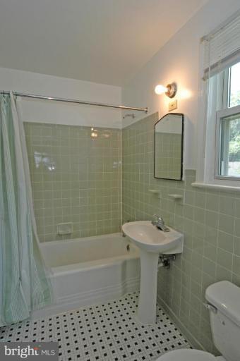 2018 Rittenhouse Street Hyattsville, MD 20782 - Photo 6 of 9 Bath #1