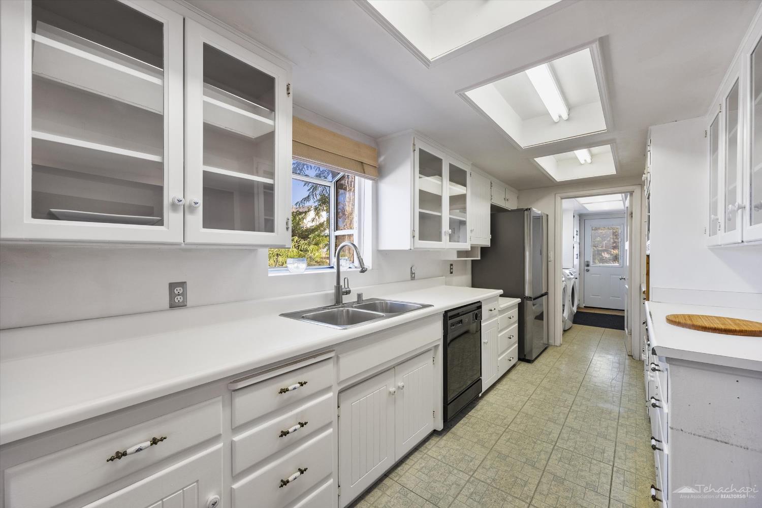 20084 Backes Lane Tehachapi, CA 93561 - Photo 3 of 40 Gallery Image 3