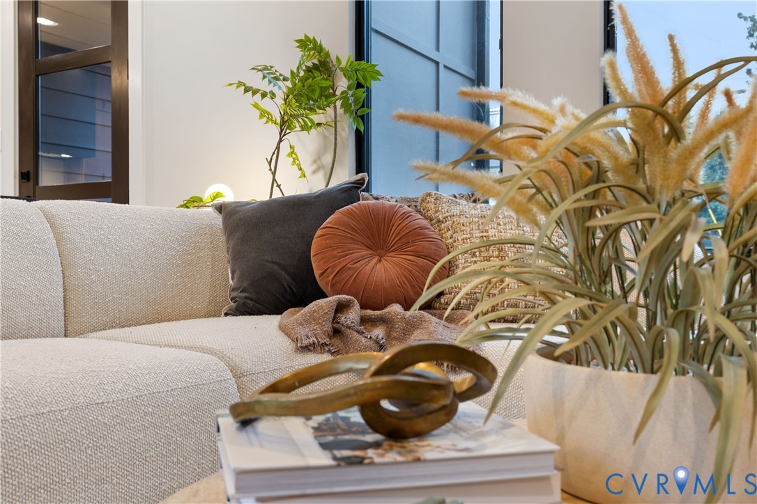 8632 Cherokee Road Richmond, VA 23235 - Photo 7 of 34 a living room with furniture and a potted plant