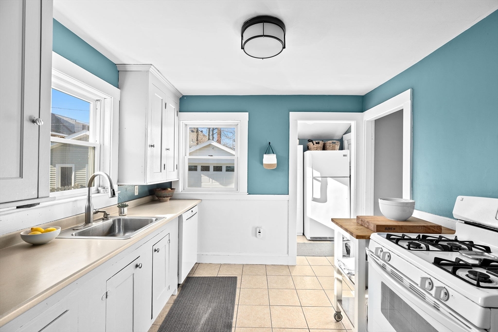 21 Poplar Road Quincy, MA 02169 - Photo 8 of 40 Gallery Image 8