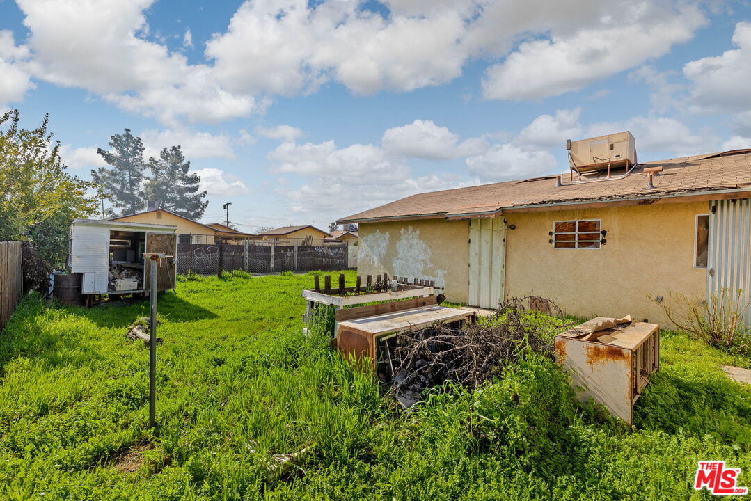 1112 Valencia Avenue Delano, CA 93215 - Photo 36 of 55 a backyard of a house with table and chairs