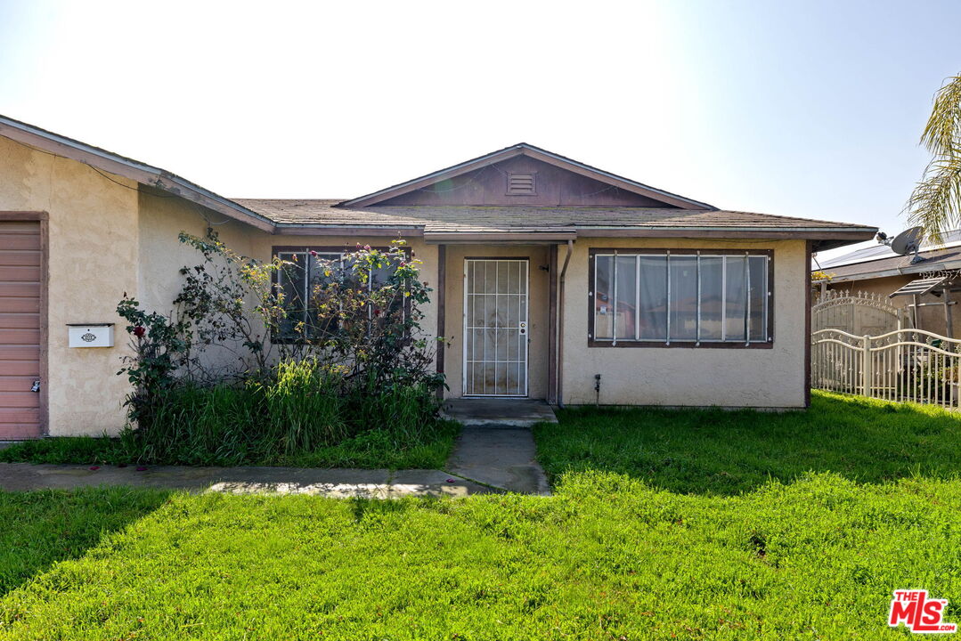 1112 Valencia Avenue Delano, CA 93215 - Photo 52 of 55 a front view of a house with garden