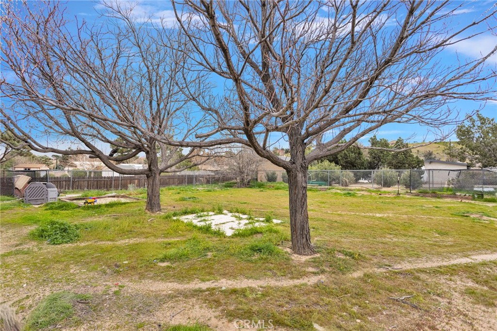 17405 Adobe Street Hesperia, CA 92345 - Photo 5 of 16