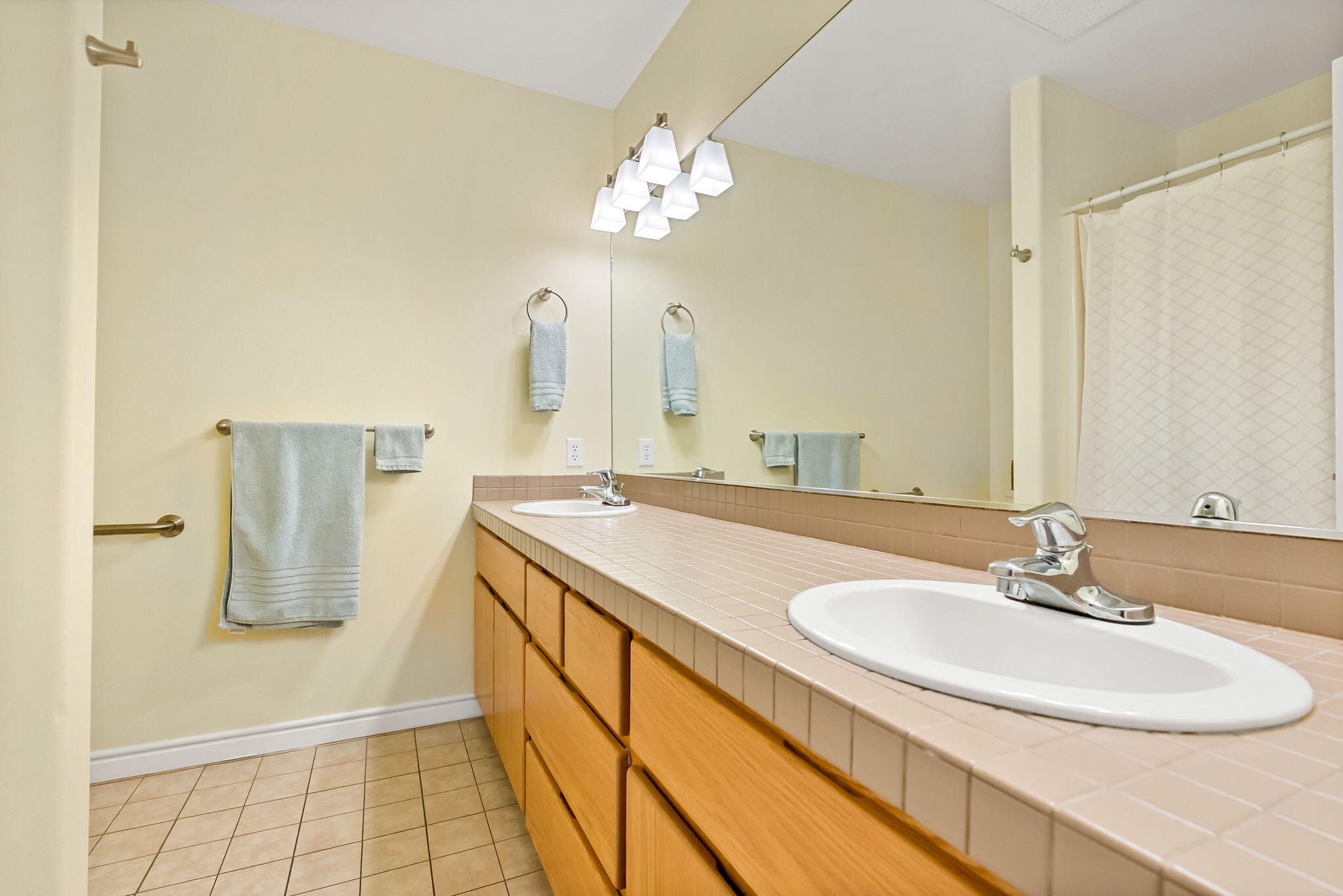 900 Northwest Chelsea Loop Bend, OR 97703 - Photo 36 of 63 36-web-or-mls-Riley Visuals-36