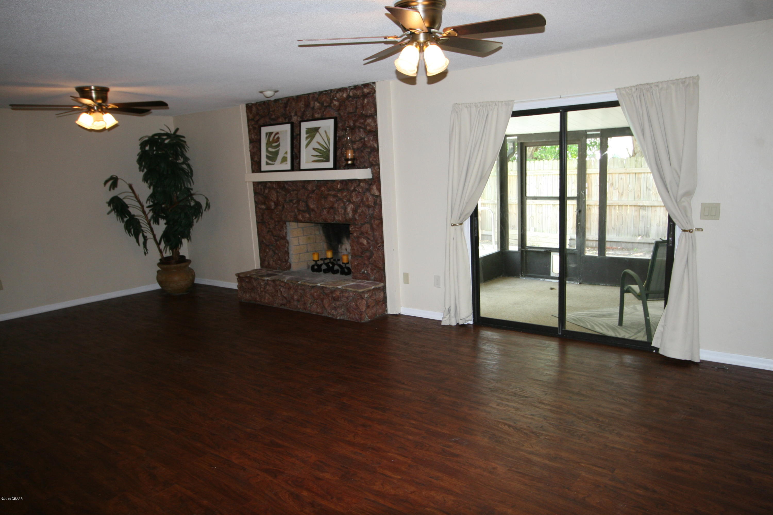 919 Mill Rd Lane Port Orange, FL 32127 - Photo 8 of 25 Living Room