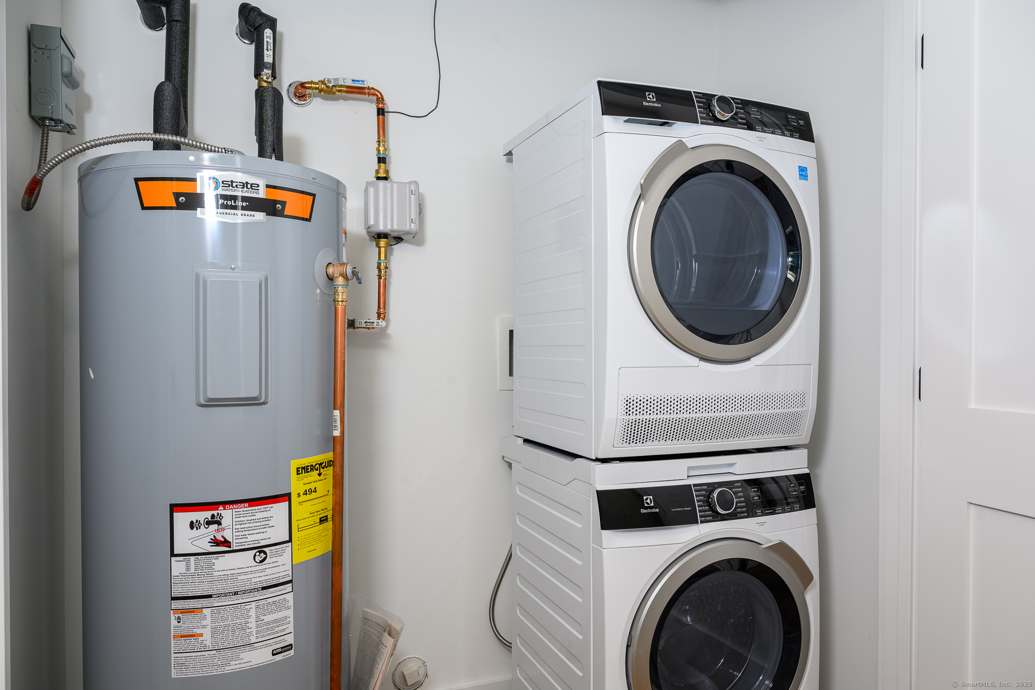 138 Boston Post Road, Unit 10 East Lyme, CT 06333 - Photo 10 of 18 a utility room with dryer and washer