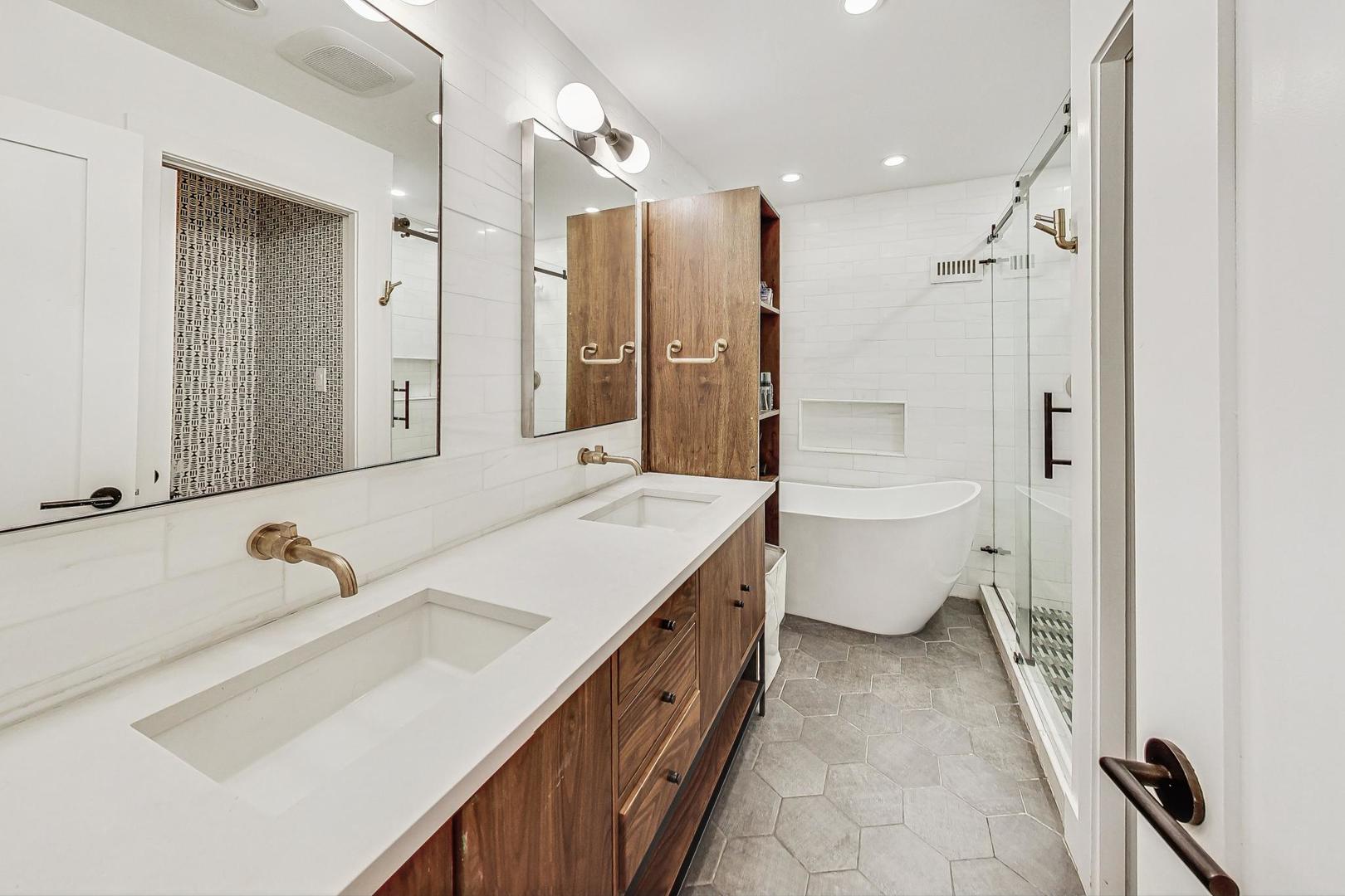 448 North Carpenter Street, Unit J Chicago, IL 60642 - Photo 19 of 39 a bathroom with a double vanity sink toilet mirror and bathtub