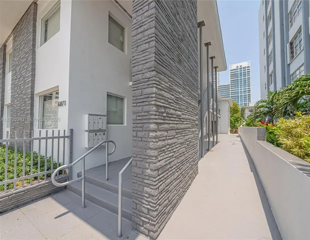 $2,550 | 6871 Abbott Avenue, Unit 4, Miami Beach, FL 33141