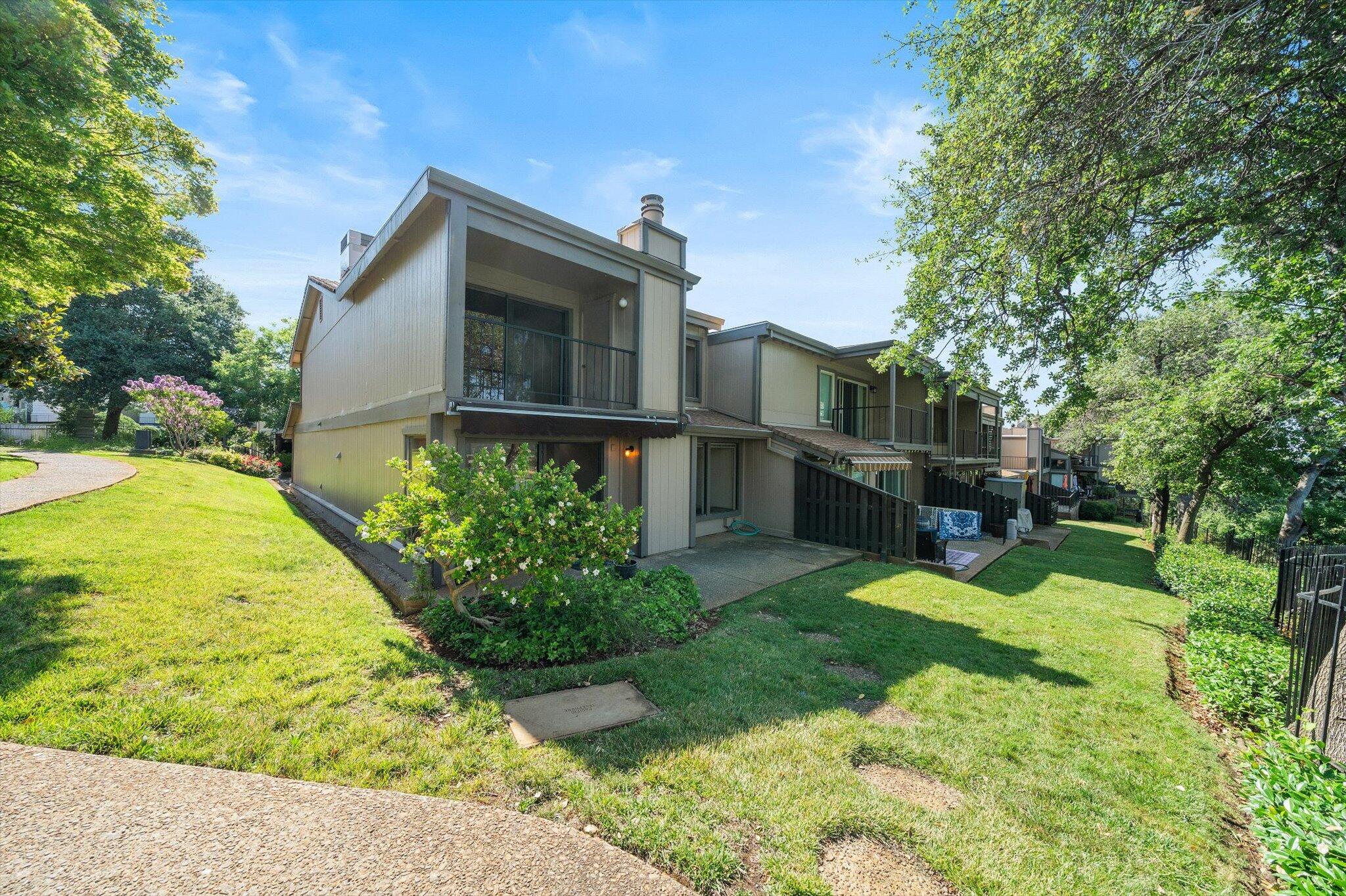 a view of a back yard of the house