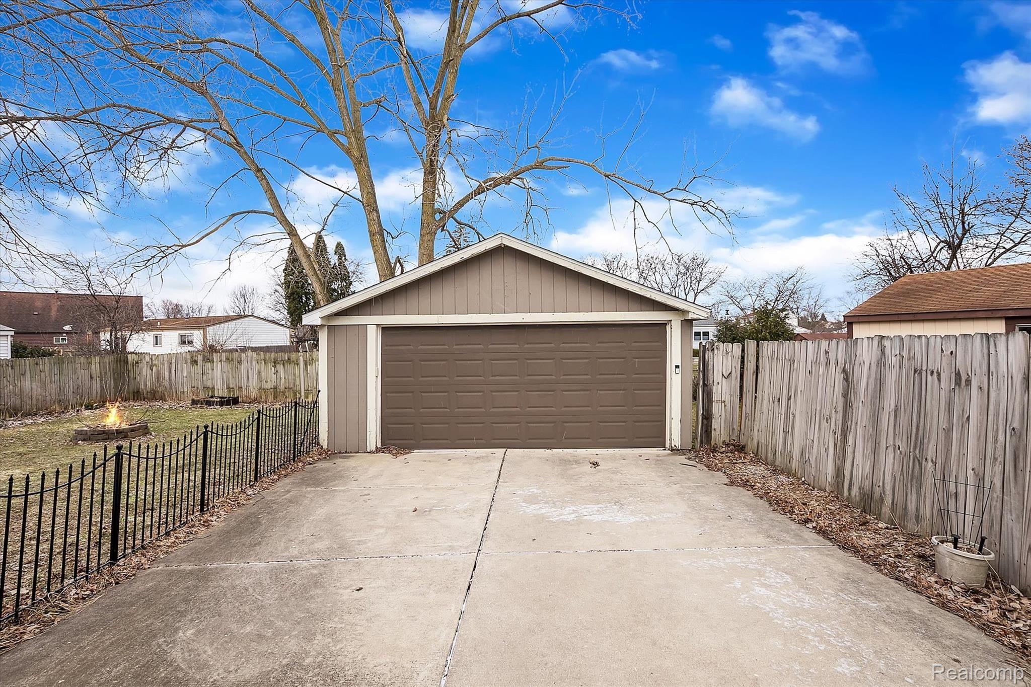 1552 Rustic Ridge Road Canton, MI 48188 - Photo 17 of 34 2 Car garage, Fenced Yard, Firepit