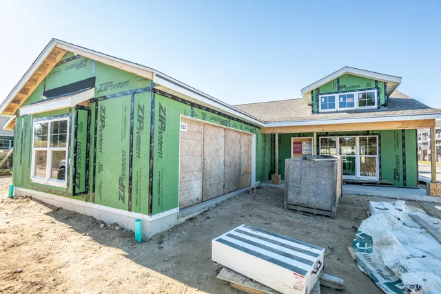 $465,000 | 1102 Harbor Court, West Bend, WI 53095