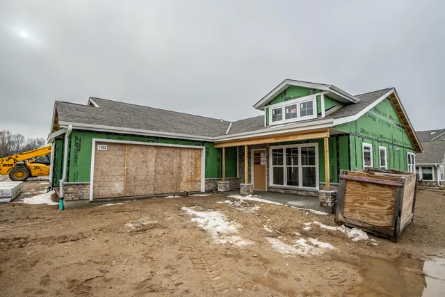 $465,000 | 1102 Harbor Court, West Bend, WI 53095