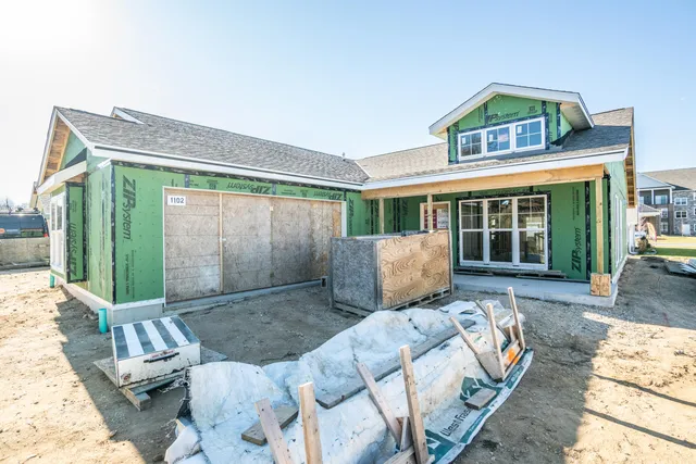 $465,000 | 1102 Harbor Court, West Bend, WI 53095