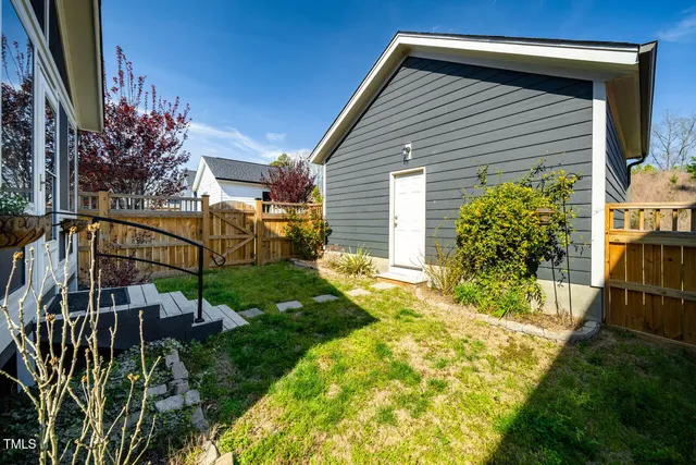 $2,300 | 853 Great Ridge Parkway, Chapel Hill, NC 27516