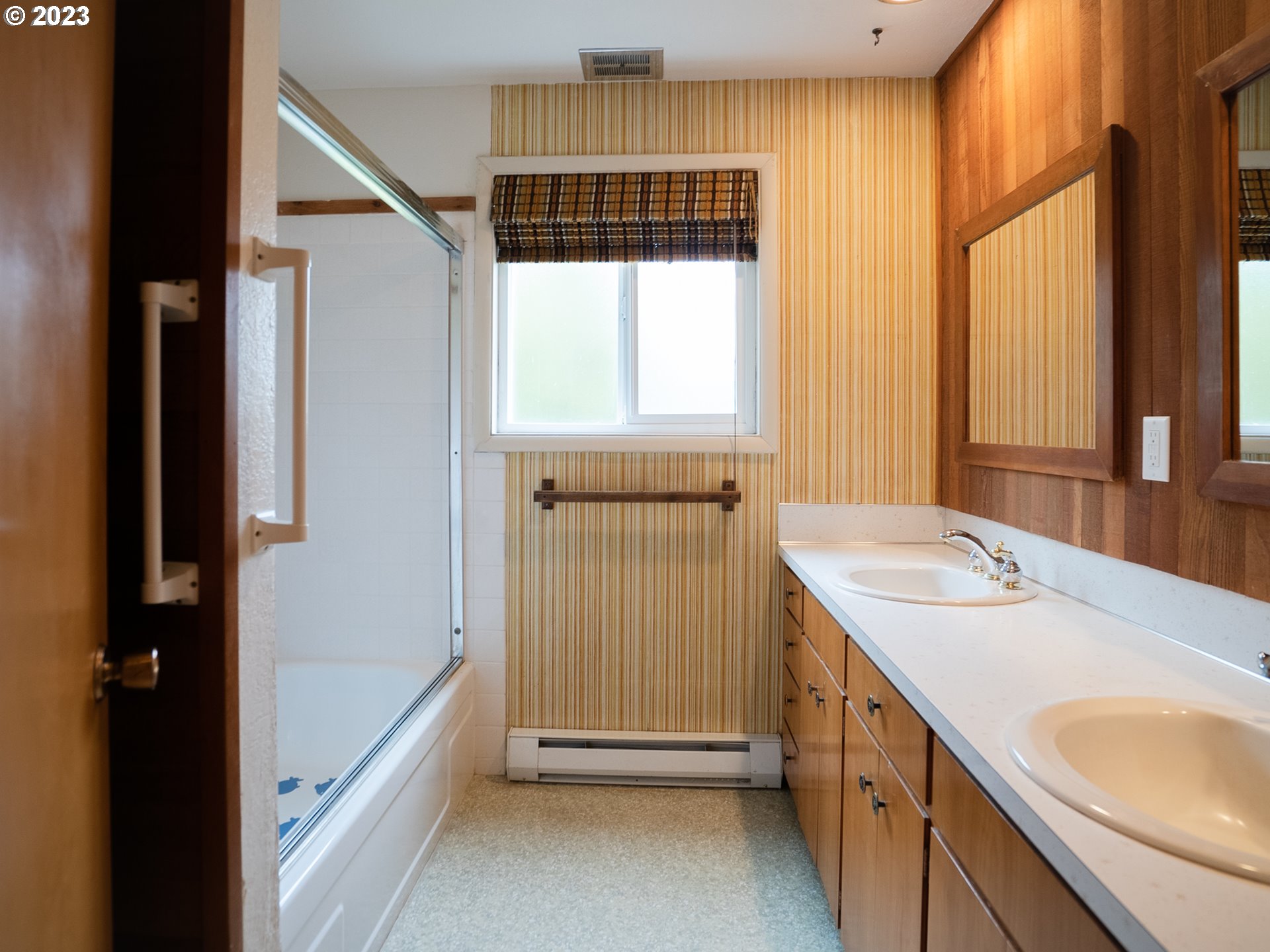 1124 President Street Eugene, OR 97401 - Photo 18 of 26 a bathroom with a sink a mirror and a bathtub