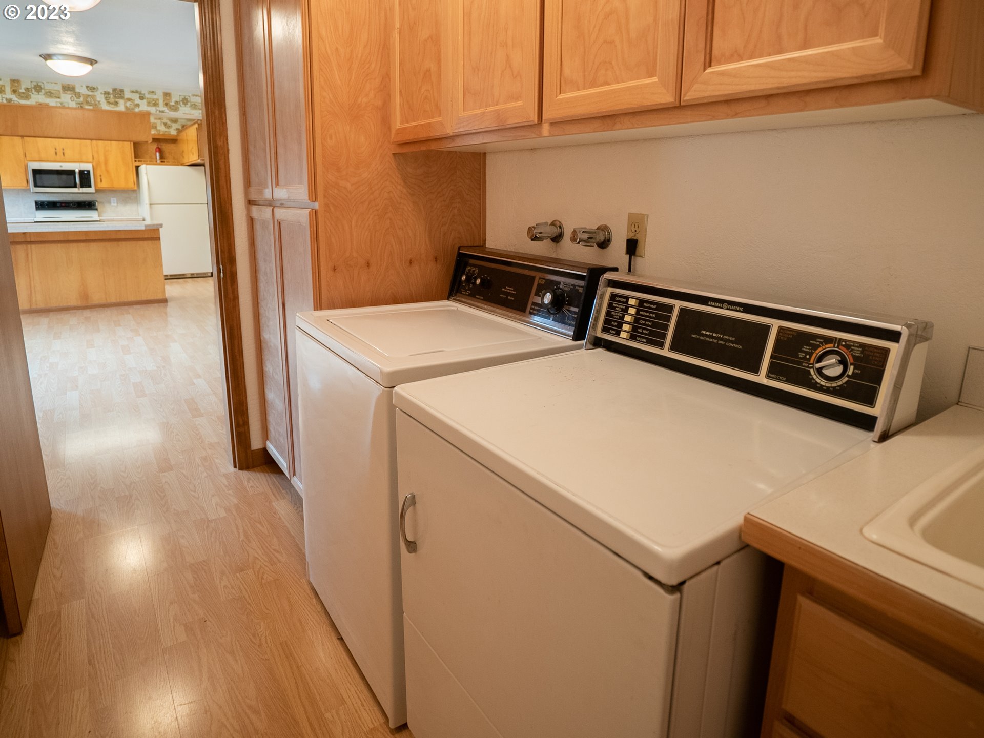 1124 President Street Eugene, OR 97401 - Photo 20 of 26 a utility room with dryer and washer