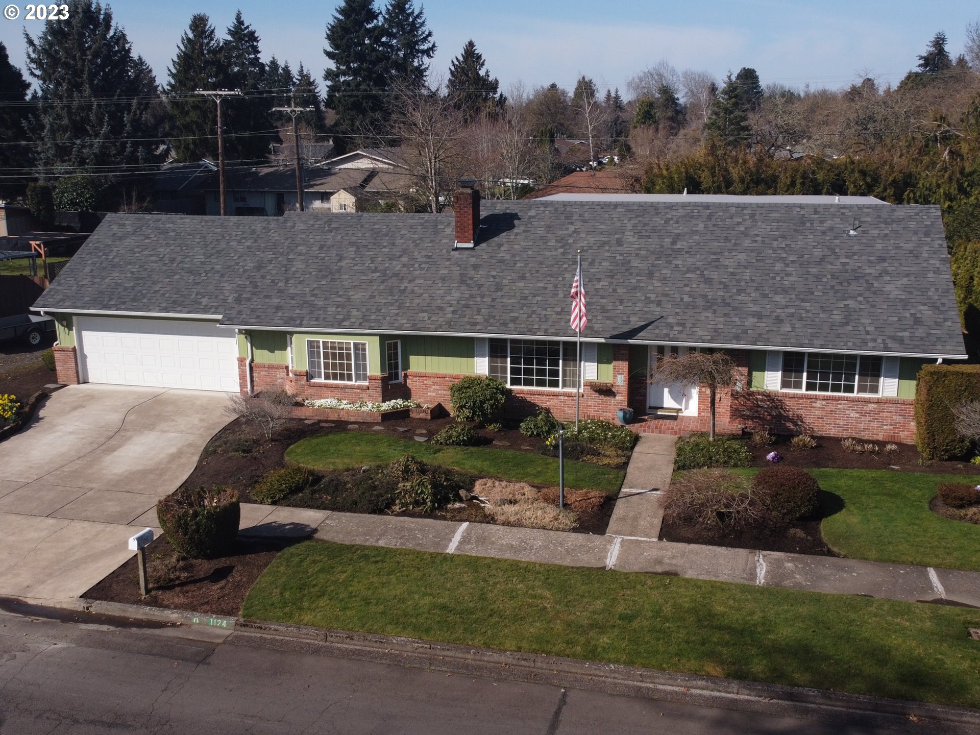 1124 President Street Eugene, OR 97401 - Photo 2 of 26 a front view of a house with a garden and trees