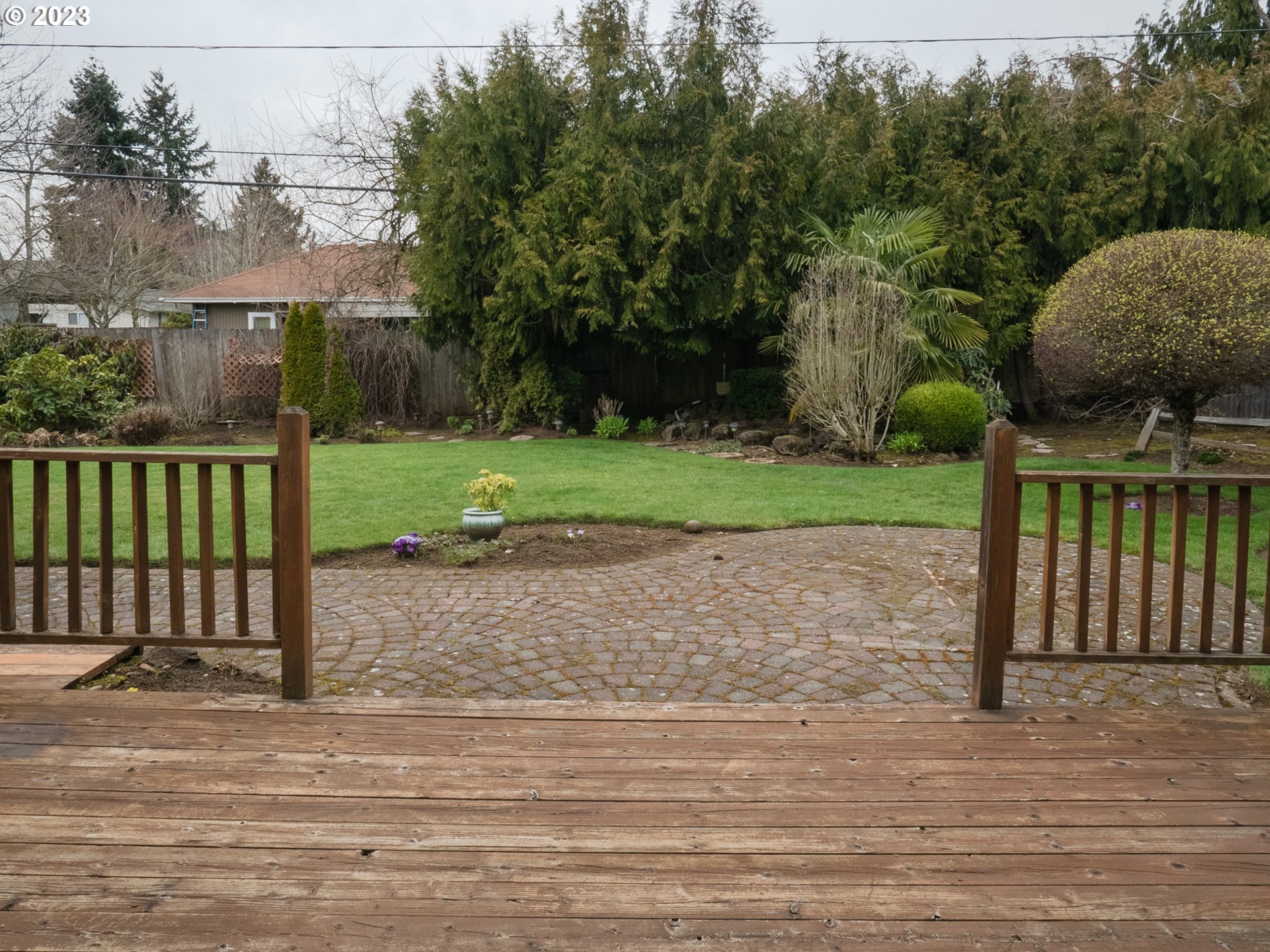 1124 President Street Eugene, OR 97401 - Photo 25 of 26 a backyard of a house with lots of green space
