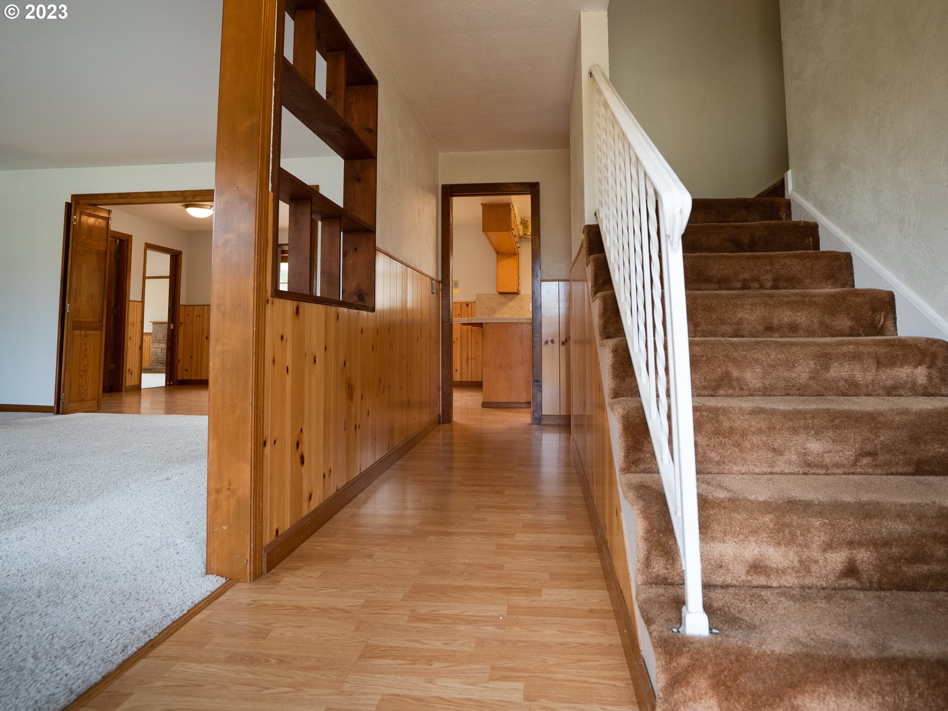1124 President Street Eugene, OR 97401 - Photo 4 of 26 a view of an entryway