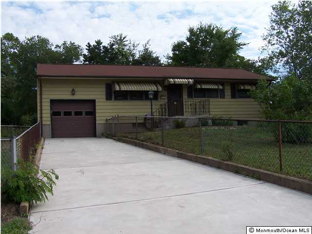42 Adelphi Road Toms River, NJ 08757 - Photo 1 of 3 Primary Photo