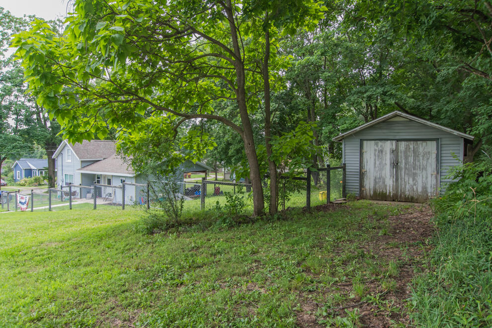 529 Clinton Street Marshall, MI 49068 - Photo 8 of 32 RN5_4228