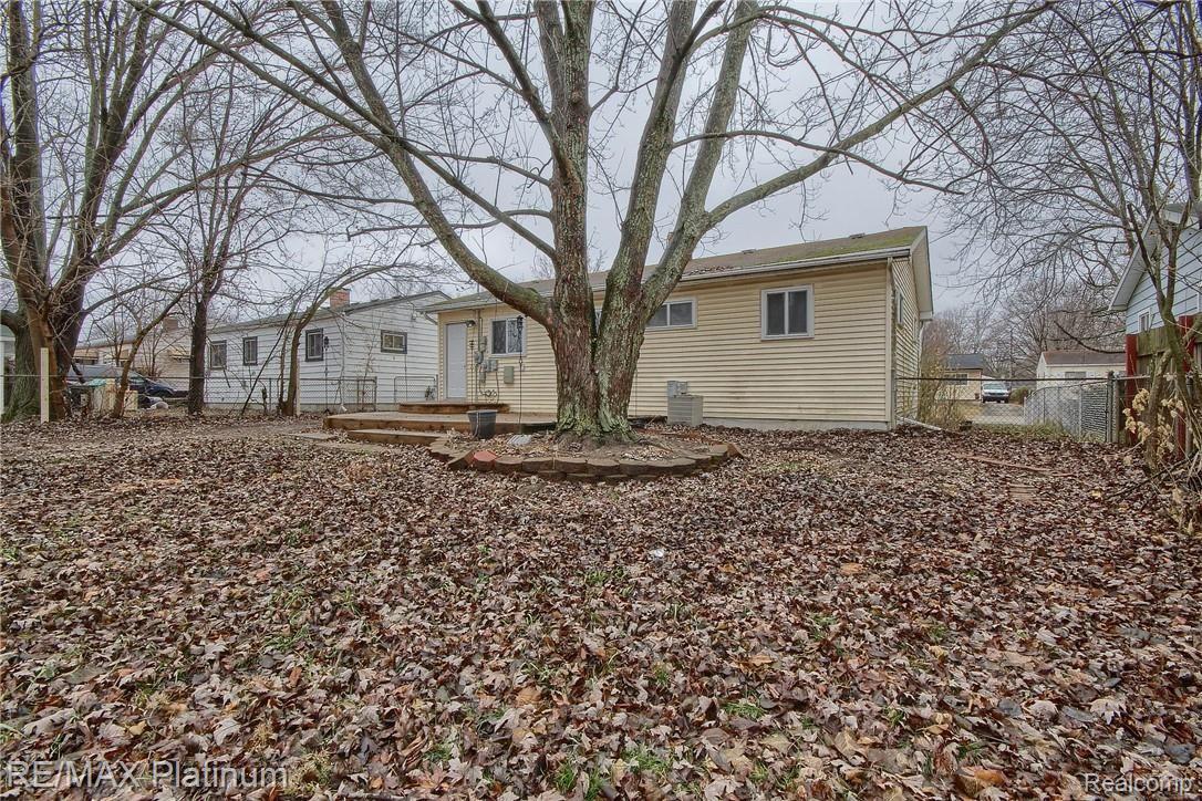 1288 Fall River Road Ypsilanti, MI 48198 - Photo 21 of 26 REAR VIEW 2