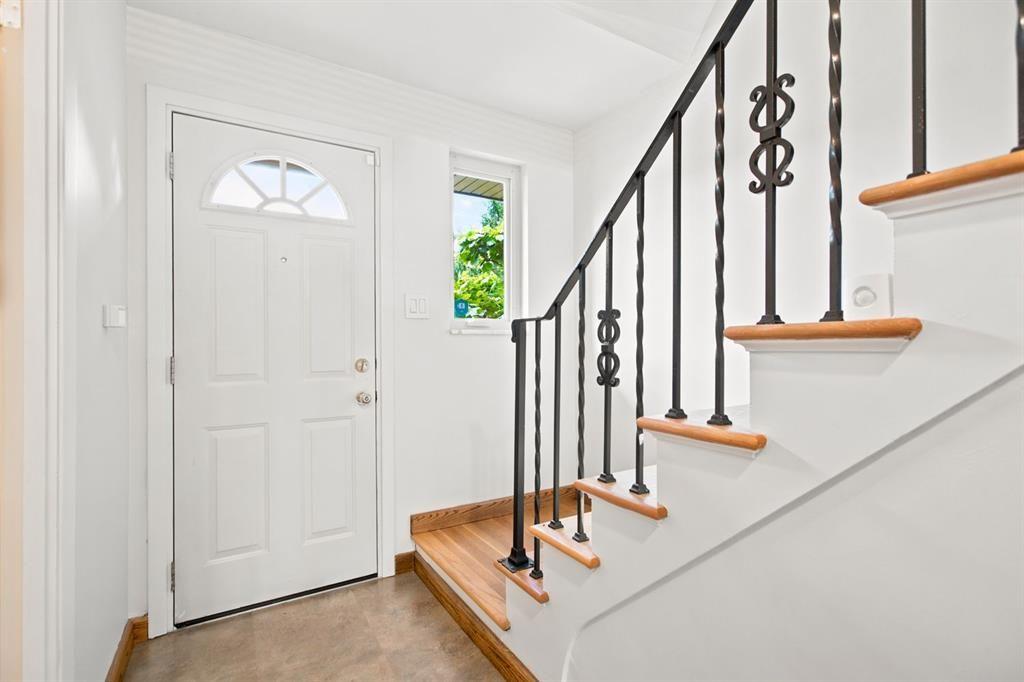 3739 Margate Road Pittsburgh, PA 15221 - Photo 5 of 45 Front entry hall