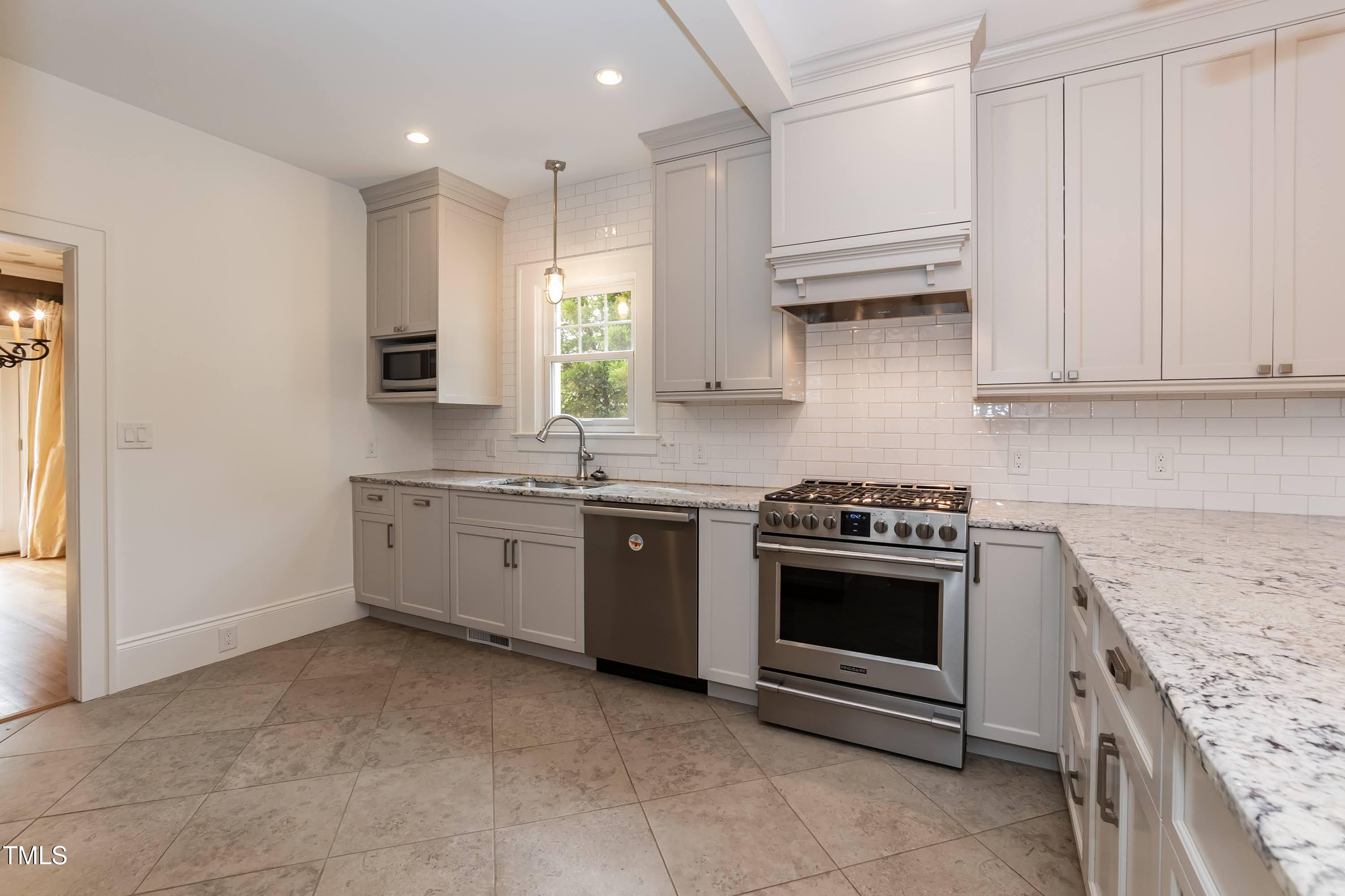 2236 The Circle Raleigh, NC 27608 - Photo 17 of 61 Kitchen 04
