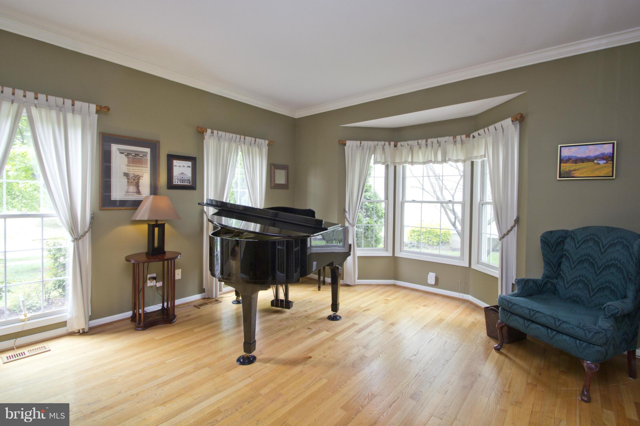 7607 Bear Forest Road Hanover, MD 21076 - Photo 7 of 24 Living Room