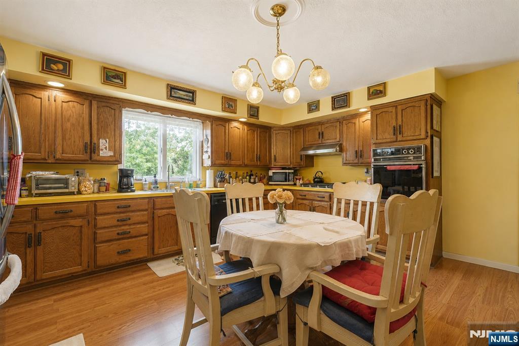 804 Saddle River Road Saddle Brook, NJ 07663 - Photo 5 of 37