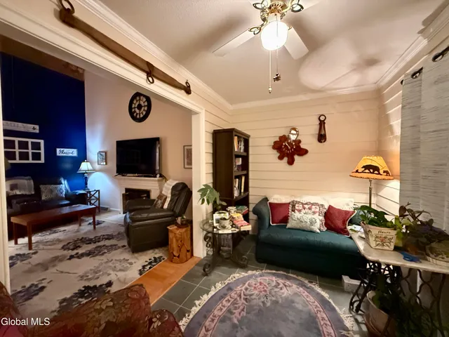 $325,000 | 4 Gentry Lane, Queensbury, NY 12804