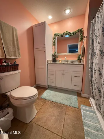 $325,000 | 4 Gentry Lane, Queensbury, NY 12804