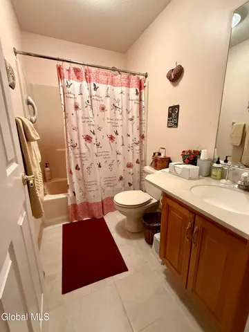 $325,000 | 4 Gentry Lane, Queensbury, NY 12804