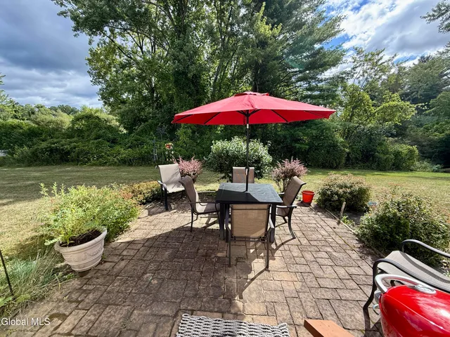 $325,000 | 4 Gentry Lane, Queensbury, NY 12804