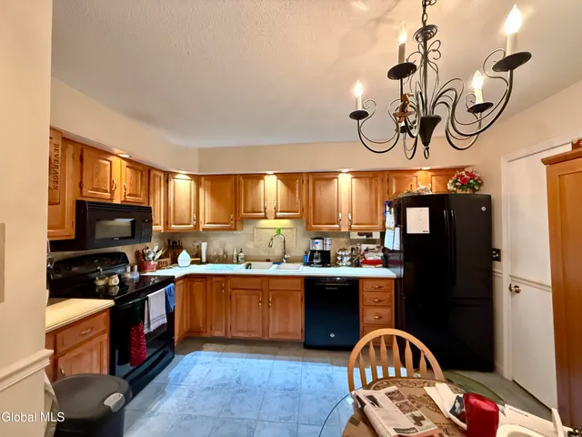 $325,000 | 4 Gentry Lane, Queensbury, NY 12804