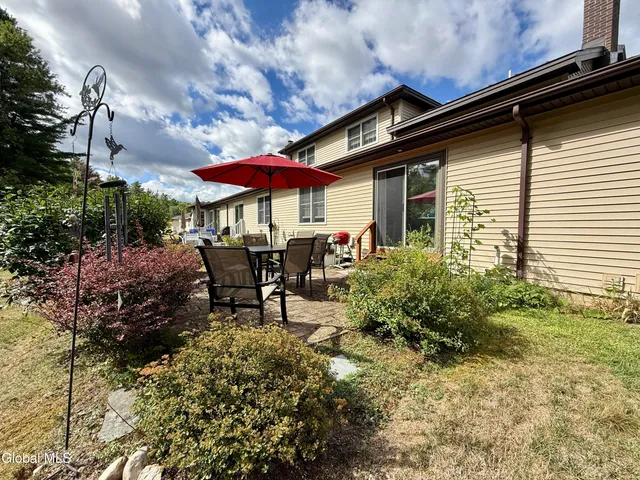 $319,000 | 4 Gentry Lane, Queensbury, NY 12804