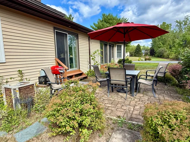 $325,000 | 4 Gentry Lane, Queensbury, NY 12804