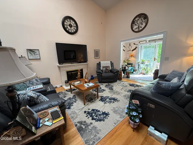 $325,000 | 4 Gentry Lane, Queensbury, NY 12804