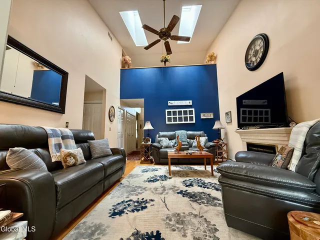 $325,000 | 4 Gentry Lane, Queensbury, NY 12804