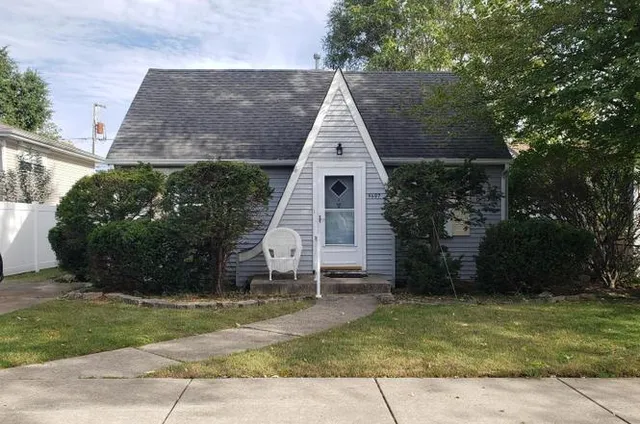 $2,050 | 9607 Merrimac Avenue, Oak Lawn, IL 60453