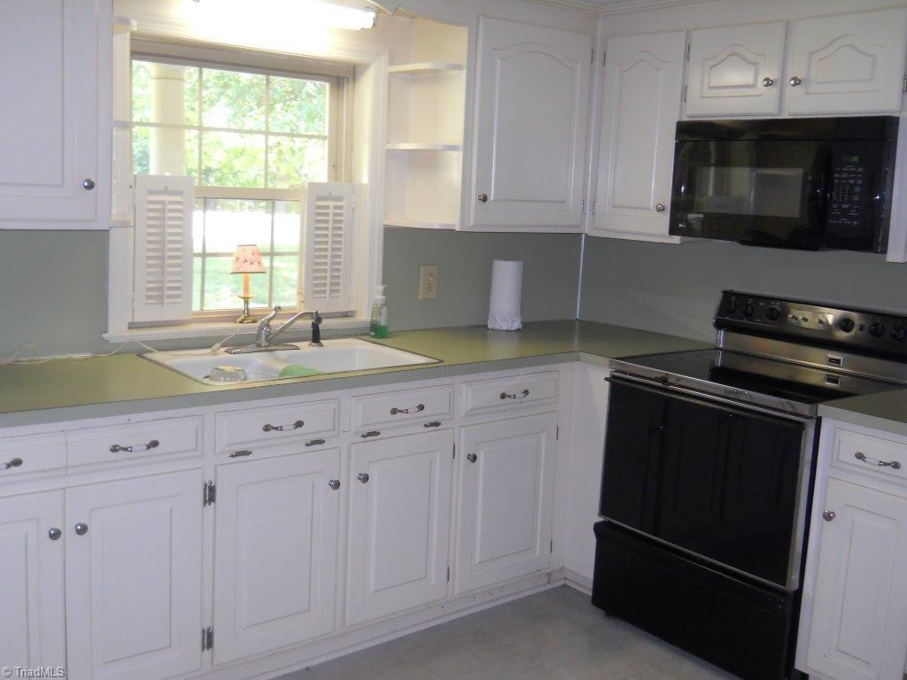 10261 Park Springs Road Ruffin, NC 27326 - Photo 18 of 26 Kitchen