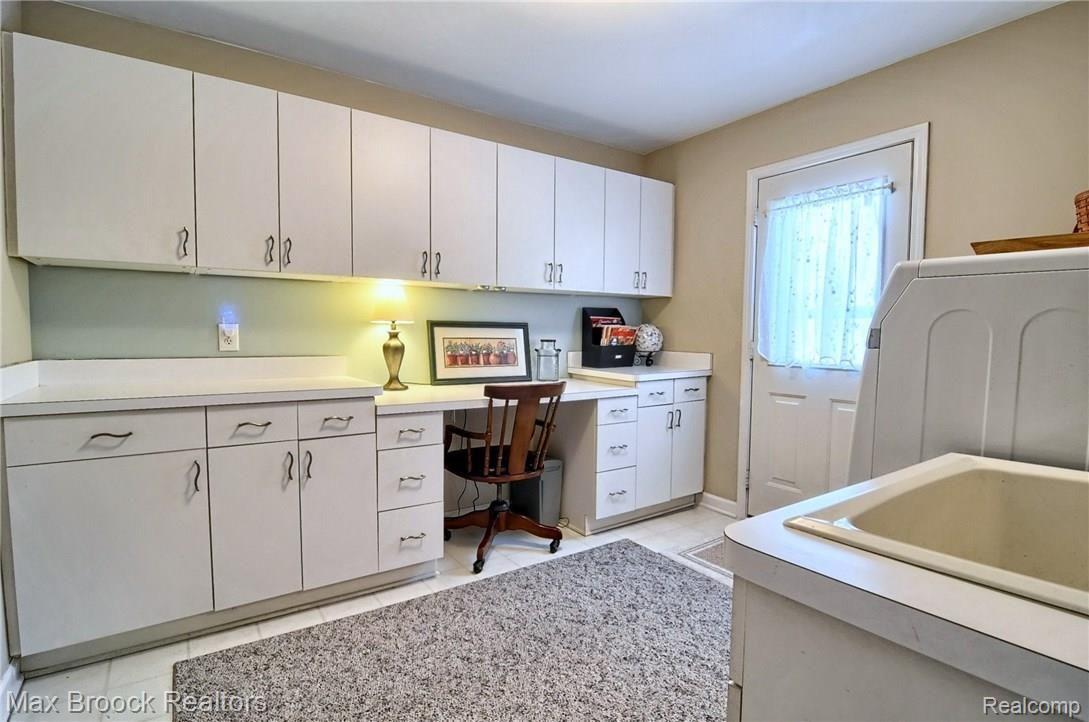 314 Belle Meade Road Troy, MI 48098 - Photo 14 of 37 Laundry_Room.jpg