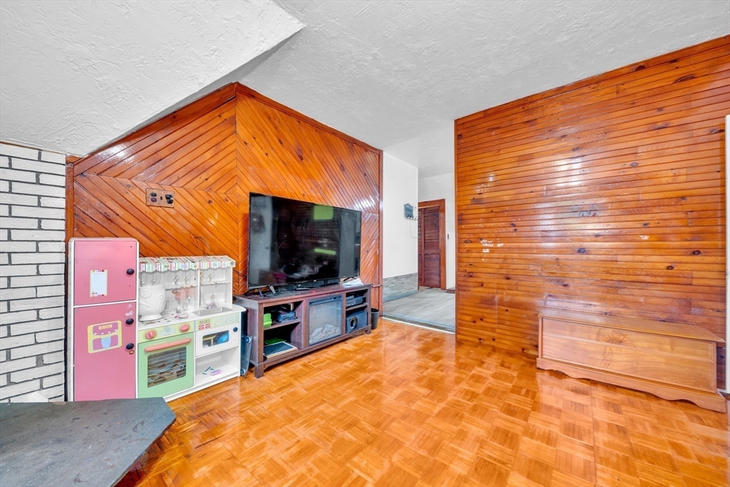 56 Park Street Hudson, MA 01749 - Photo 20 of 27