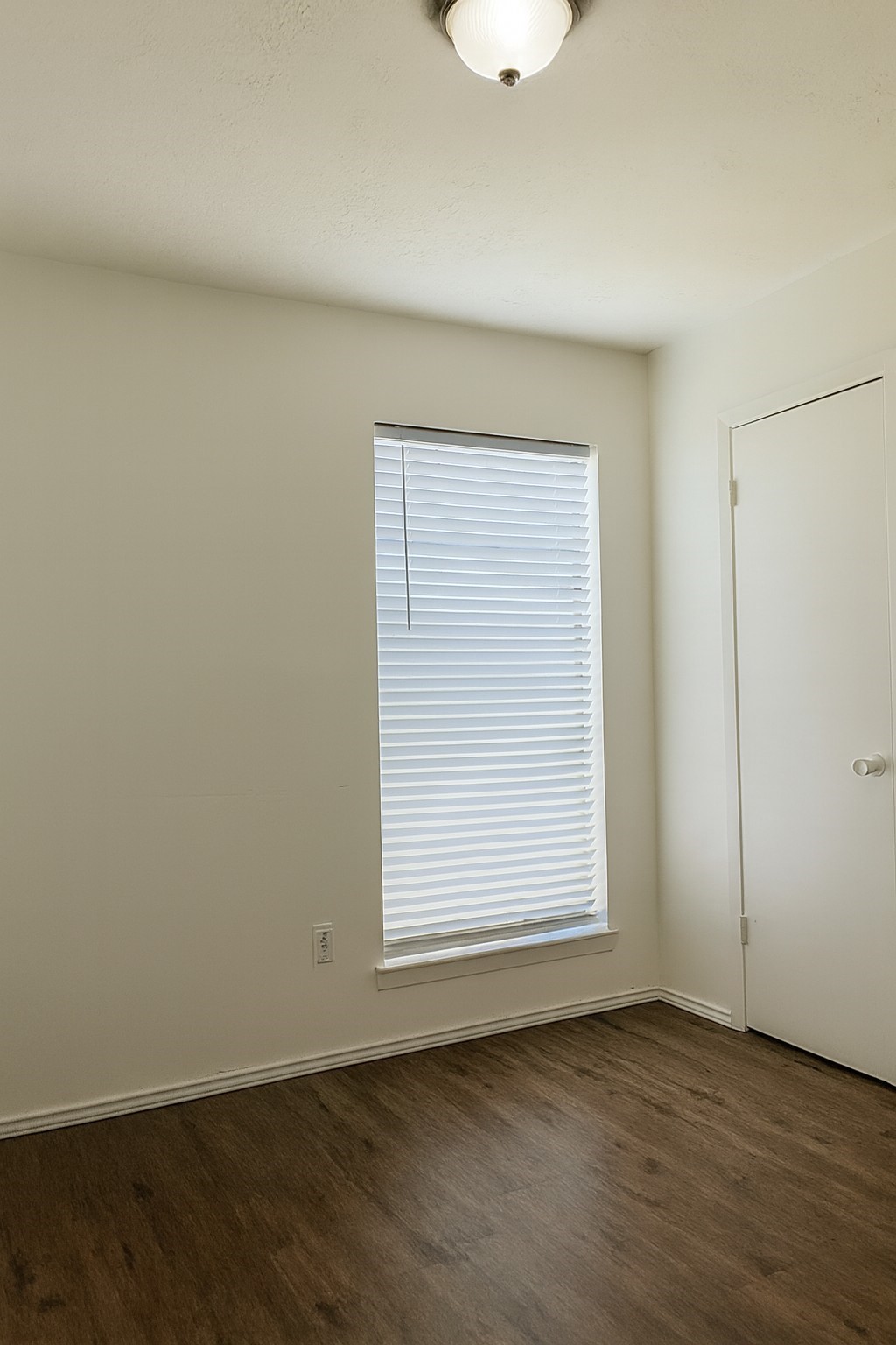 2706 Mayflower Landing Court Webster, TX 77598 - Photo 17 of 22 Bedroom2-new flooring, natural light