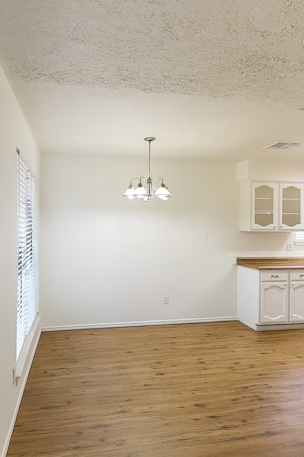 2706 Mayflower Landing Court Webster, TX 77598 - Photo 8 of 22 Breakfast nook-loads of natural light and new light fixture