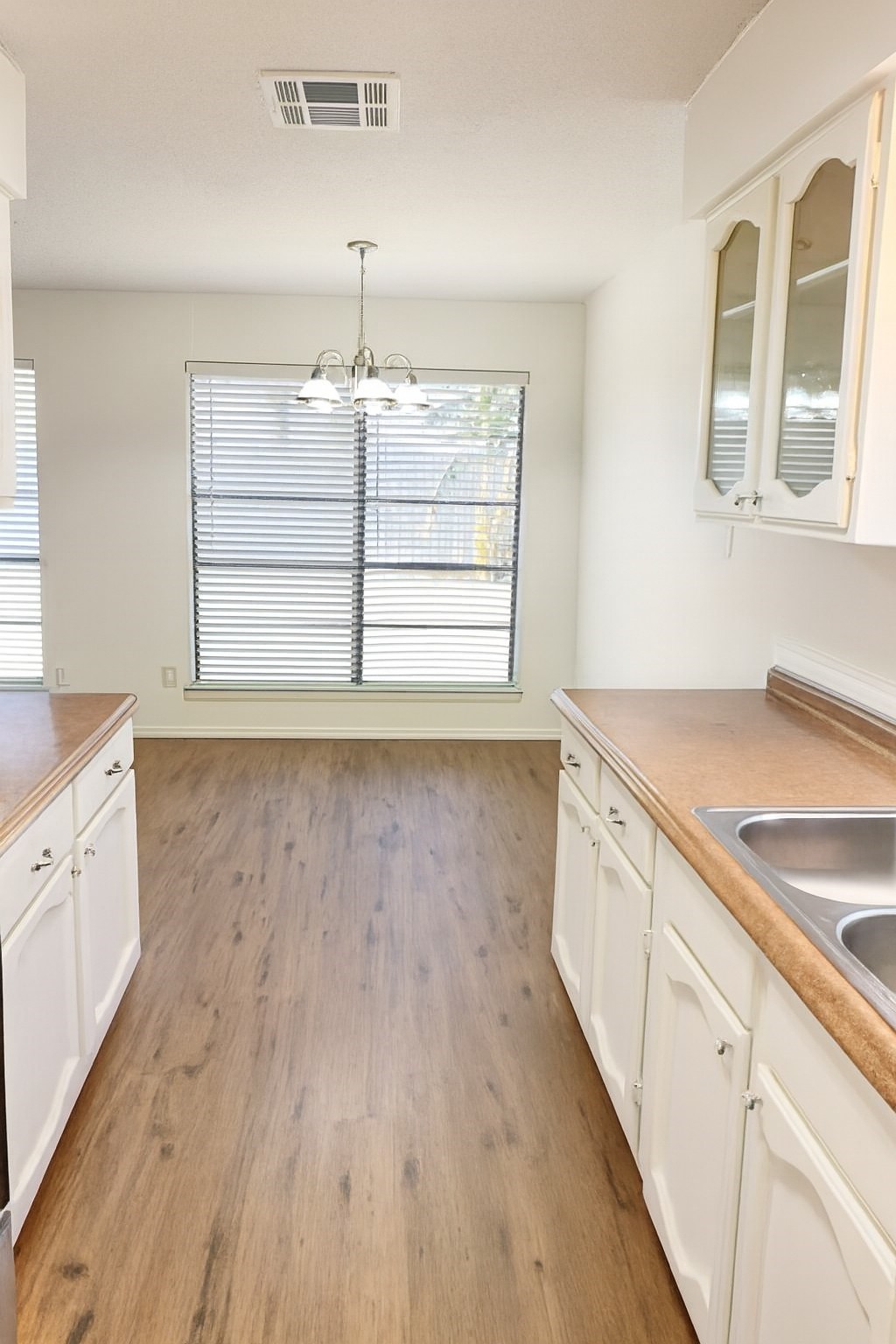 2706 Mayflower Landing Court Webster, TX 77598 - Photo 10 of 22 Kitchen-open to breakfast nook, natural light