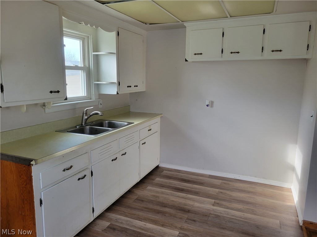4127 Lowden Road Cleveland, OH 44121 - Photo 4 of 14 Gallery Image 4